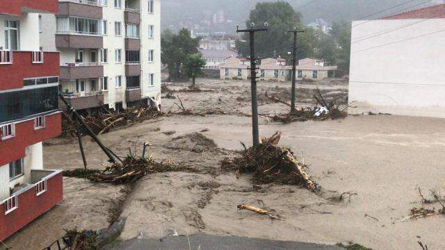 Son Dakika: İçişleri Bakanlığı'ndan selin vurduğu 3 ile uyarı: Güvenli bölgeleri terk etmeyin