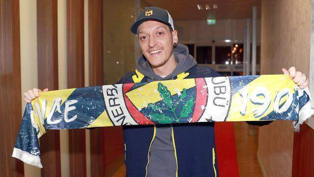 Fransa basınına konuşan Mesut Özil, 'Fenerbahçe'de oynamak rüya gibi' dedi