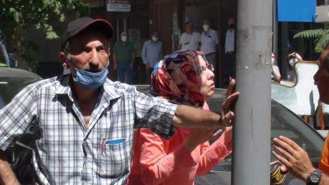 Tadilat yapılan dairedeki yangın apartman sakinlerini sokağa döktü