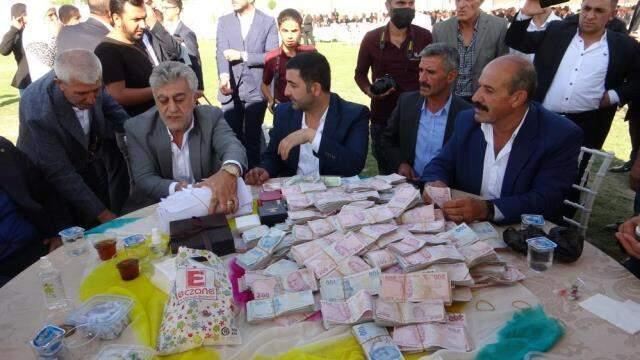 Aşiret düğününde damada 3,4 milyon TL, geline ise kilolarca altın takıldı