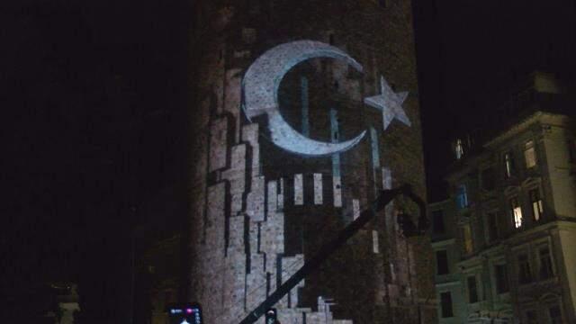 30 Ağustos Zaferi, Galata Kulesi'nde özel ışık gösterisiyle kutlandı