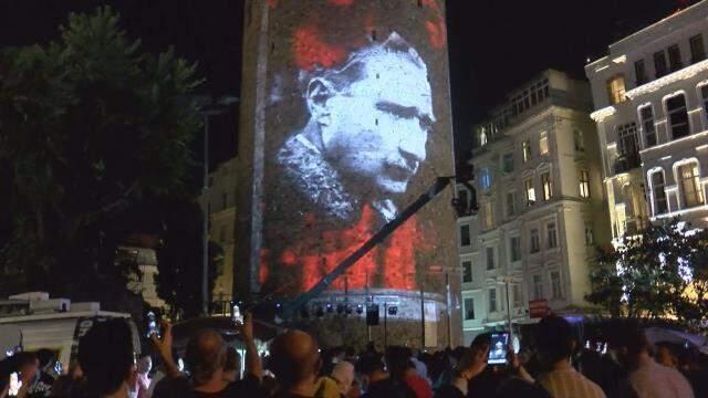 30 Ağustos Zaferi, Galata Kulesi'nde özel ışık gösterisiyle kutlandı