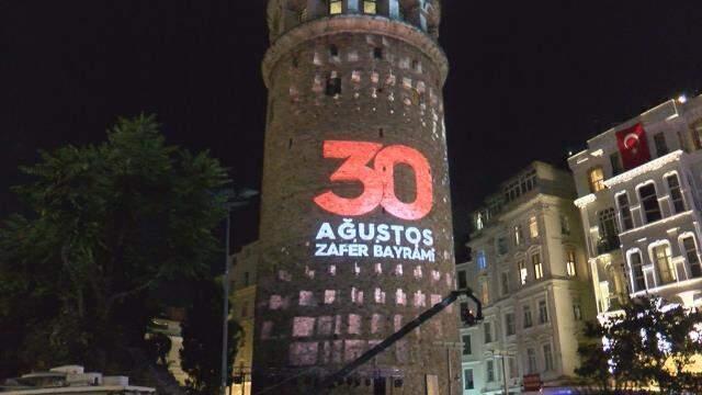 30 Ağustos Zaferi, Galata Kulesi'nde özel ışık gösterisiyle kutlandı