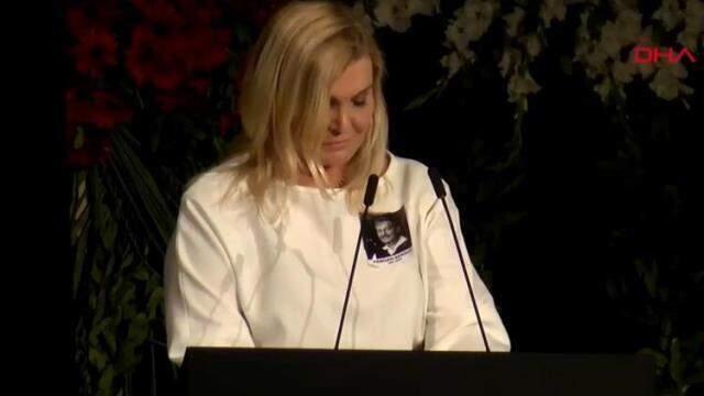 Vefat eden Ferhan Şensoy için Ses Tiyatrosu'nda tören düzenleniyor! Kızı, tabutu görünce hıçkırıklara boğuldu