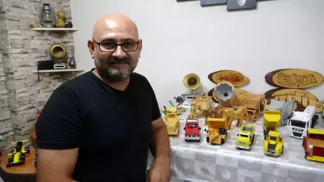 Oğlunun ev ödevi, babanın ahşap yeteneğini ortaya çıkardı