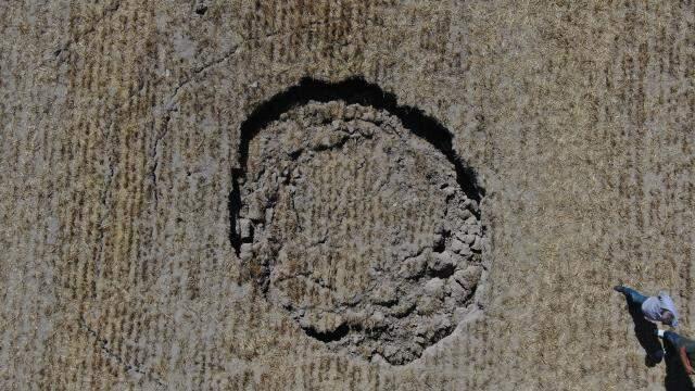 Konya'dan sonra Ankara'da da ortaya çıkan obruk vatandaşı korkuttu! Genişlemeye devam ediyor