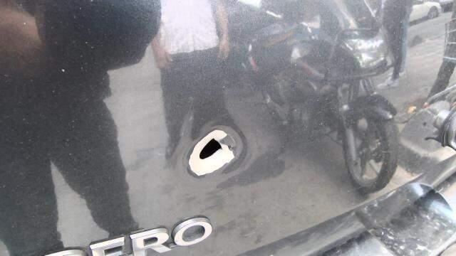 Peşpeşe giden motosiklet ve otomobil sürücüsü rastgele etrafa ateş açtı