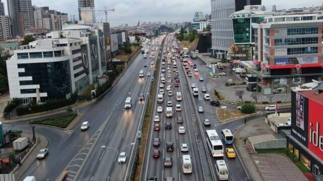 İstanbul'da yağışlar trafiği vurdu, yoğunluk yüzde 54'i gördü