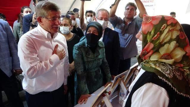 Diyarbakır Anneleri ziyaretinde 'HDP'ye destek vermeyin' sözlerine çok kızan Davutoğlu, ailelerle tartıştı