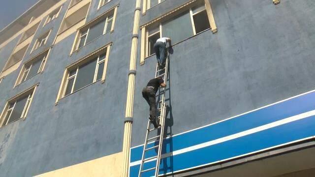 İçinde öğrencilerin de bulunduğu 6 katlı binada yangın çıktı! 15 kişi hastaneye kaldırıldı