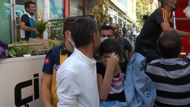 İçinde öğrencilerin de bulunduğu 6 katlı binada yangın çıktı! 15 kişi hastaneye kaldırıldı