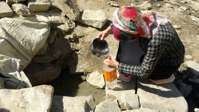 Halk arasında şifalı olarak bilinen mikroplu su için Muş'a akın ediyorlar