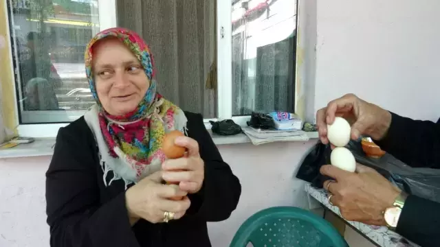 55 yıllık ustadan yumurtanın tazeliğini saptamak için görülmemiş 'dönme' yöntemi