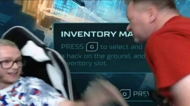 Twitch yayıncısı Gavin 'Silky White' Hall, sarhoş üvey babası tarafından canlı yayında saldırıya uğradı