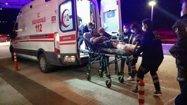 Husumetlisini bıçaklayarak öldüren şahıs, kavgayı ayırmaya çalışan kişiyi de bacaklarından vurdu