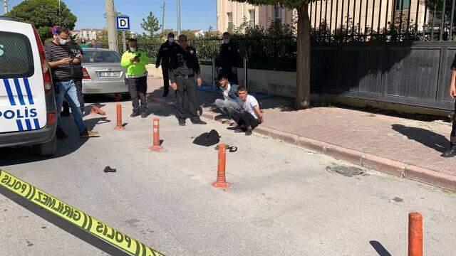 Aracı ile adliyeye giriş yapan avukat, hakkında haciz işlemi başlattığı kişi tarafından bacağından vuruldu