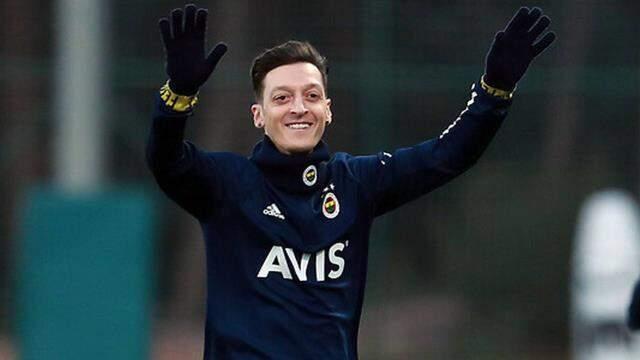 Gençler yüreklerine dokundu! Jose Sosa ve Mesut Özil duygusal anlar yaşadı