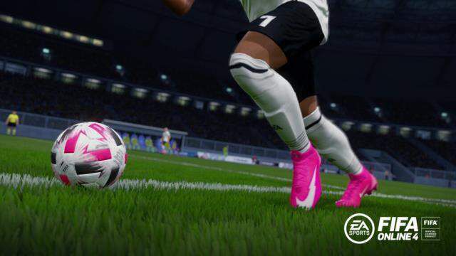 Futbol efsaneleri FIFA Online 4'e adım attı!