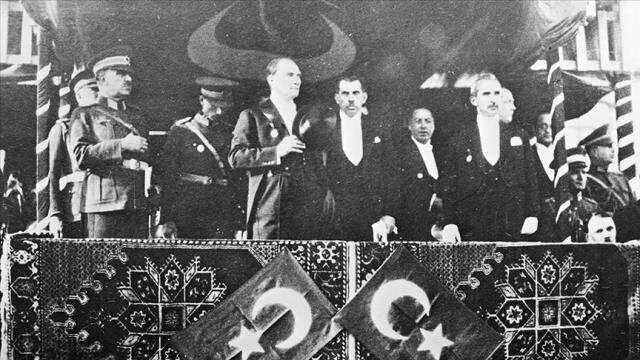 Efendiler yarın Cumhuriyet'i ilan edeceğiz sözü nerede söylendi? Efendiler yarın Cumhuriyeti ilan ediyoruz sözü ne zaman söylendi?