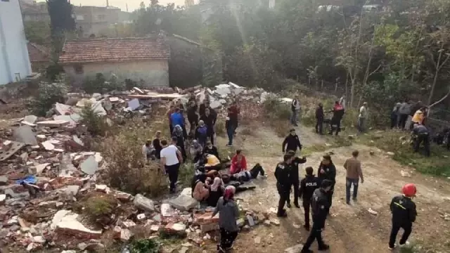 Kocaeli'de servis midibüsü dere yatağına uçtu, çok sayıda yaralı var