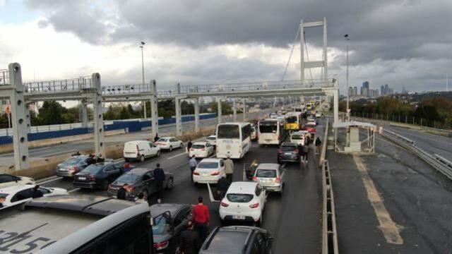 Türkiye, Ata'yı saygıyla anıyor! Saatler 9'u 5 geçe hayat bir dakikalığına durdu