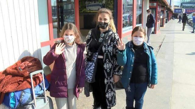 Otogarda tatil yoğunluğu! Veliler ve öğrenciler İstanbul dışına akın ediyor