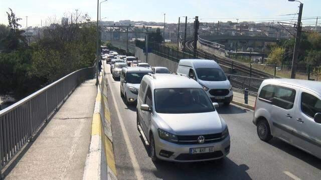 Otogarda tatil yoğunluğu! Veliler ve öğrenciler İstanbul dışına akın ediyor