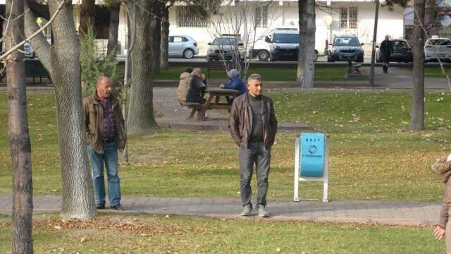 Parkta şüpheli ölüm! Meraklı gözler ekipleri bir an olsun yalnız bırakmadı