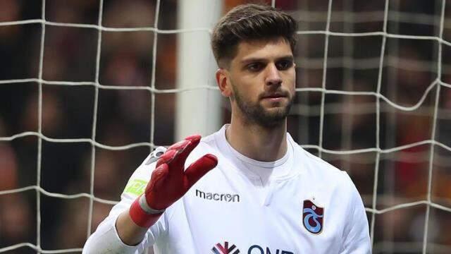 Son Dakika: Şanssızlığın böylesi! Uğurcan'ın yokluğunda formayı alan Erce, maça az bir süre kala sakatlandı