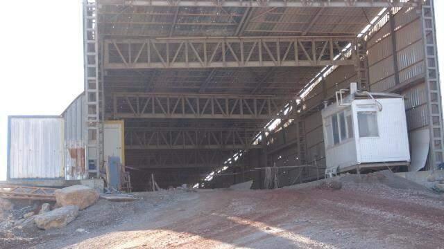 Taş kırma makinesinin içine düşen işçi, feci şekilde can verdi