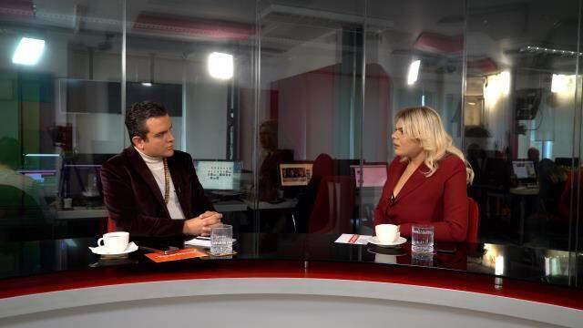 Şarkıcı Gediz, otel mutfağında yaşadığı tacizi anlattı: Depoya girerdim, arkamdan 3-5 şef gelirdi