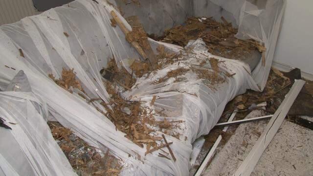 15 katlı binanın çatısı, karşısında bulunan binadaki evlerin penceresinden içeri girdi