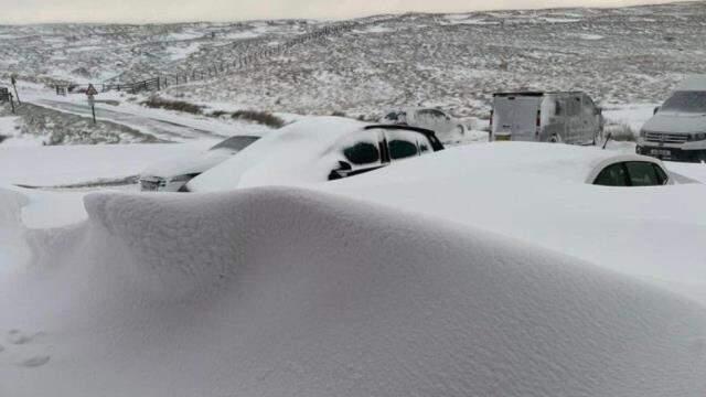 İngiltere'de kar fırtınası nedeniyle 61 kişi, üç gündür bir pubda mahsur