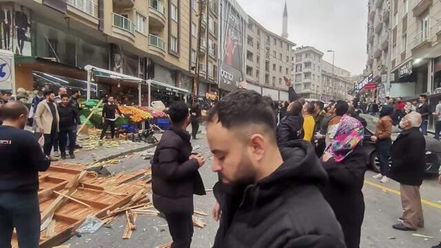 Son Dakika: Esenyurt'ta lodos, çatıyı uçurdu! Yaralanan vatandaşlar var