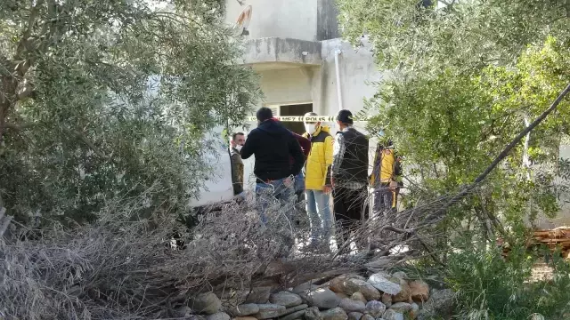 İlaç almak için eczaneye giden kadın, evde anne ve babasının cesedini buldu