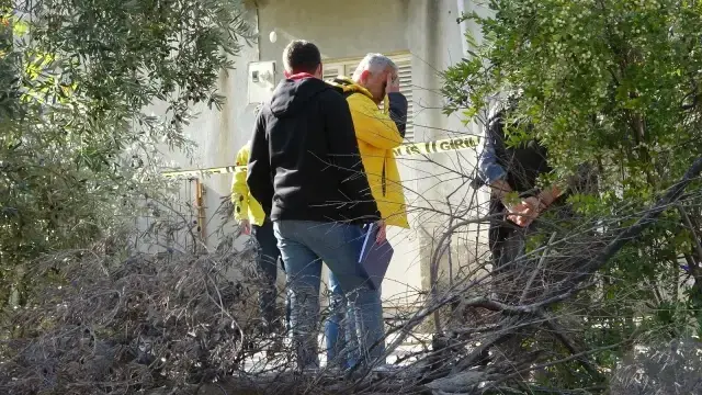 İlaç almak için eczaneye giden kadın, evde anne ve babasının cesedini buldu