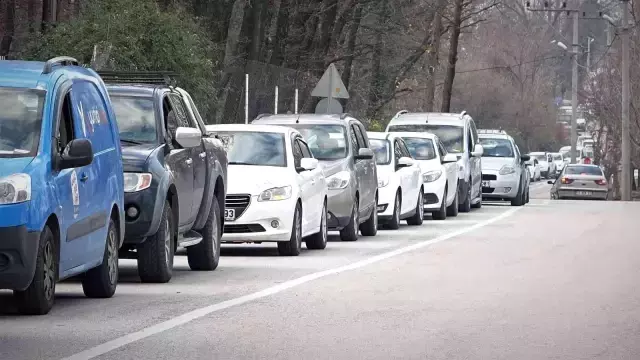 Bir damacana su 16 yerine 2.50 lira! Bursa'da kilometrelerce ucuz su kuyruğu