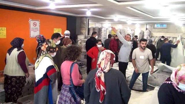 Görüntüler Antalya'dan! İndirimi duyan vatandaşlar birbirini ezdi