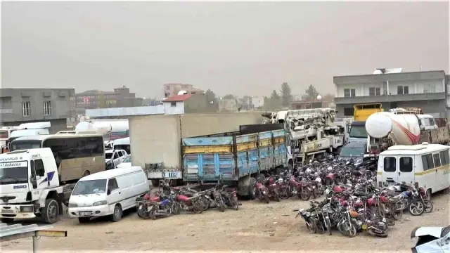 Yediemin otoparkında 6 milyon TL değerindeki araçlar çürümeye terk edildi