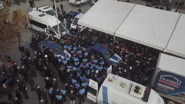 ESENLER'DE İBB ZABITALARI İLE ESENLER BELEDİYESİ ZABITALARI BİRBİRİNE GİRDİ