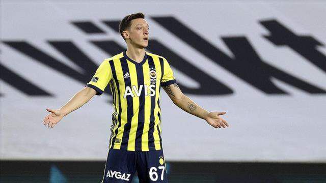 O Ses Türkiye yılbaşı özel konukları kim? Merve Dizdar, Müge Anlı, Pınar Deniz, Melis Sezen, Burcu Özberk, Emre Belözoğlu, Mesut Özil...