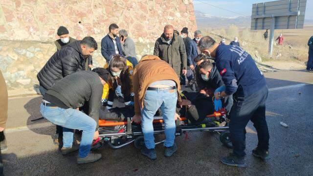 Gizli buzlanma can aldı! İki otomobilin çarpıştı kazada 2 kişi hayatını kaybetti, 5 yaralı var