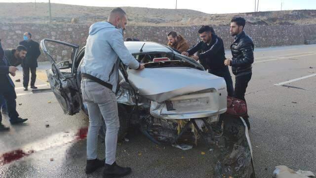 Gizli buzlanma can aldı! İki otomobilin çarpıştı kazada 2 kişi hayatını kaybetti, 5 yaralı var