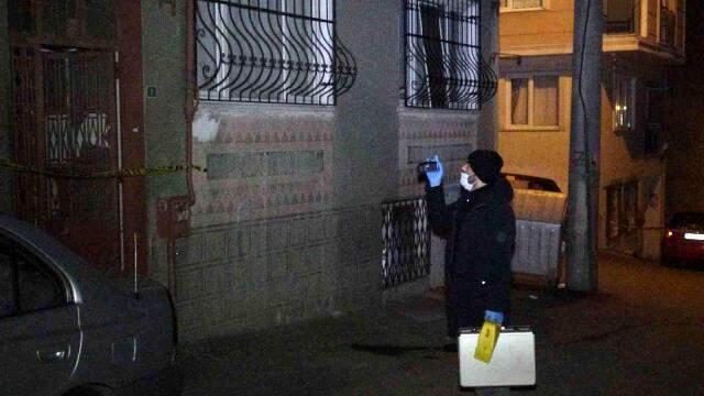 6 çocuğunun gözleri önünde karısını bıçaklayarak öldüren cani koca evi de ateşe verdi