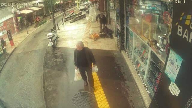 Pazara giderken bir anda kalbini tutarak yere yığıldı! Eşi dahil kimse ne yapacağını bilemedi