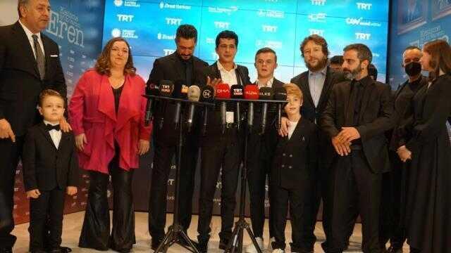 Filmde şehit Ferhat Gedik'i canlandıran İsmail Hacıoğlu, galada konuşmak yaparken duygusal anlar yaşadı