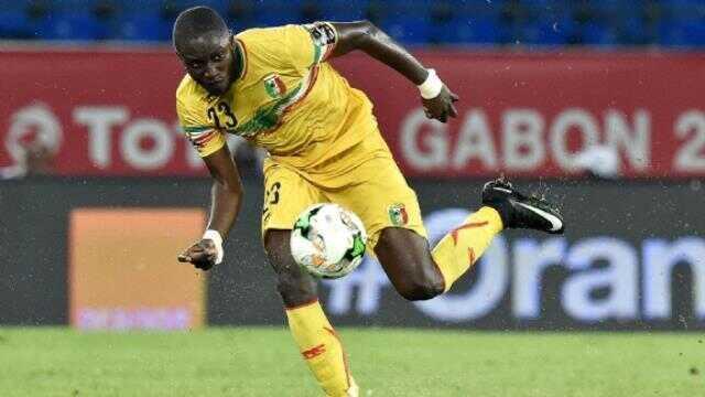 Eriksen gibi yere yığıldı! Deneyimli yıldız Coulibaly, kalenin önünde kalp krizi geçirdi