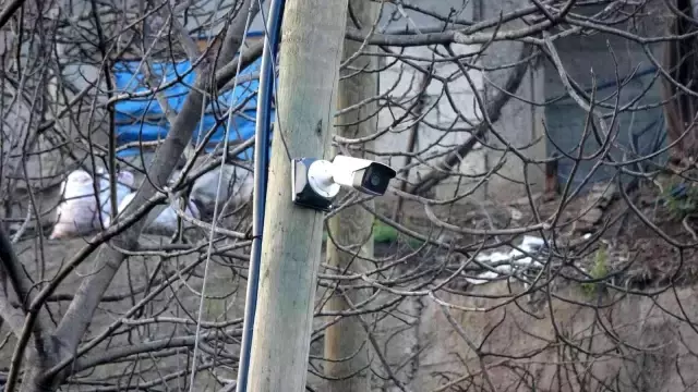 Mahallenin mezar taşları bir bir yok oluyordu! Güvenlik kaydını izleyen vatandaşlar şoke oldu