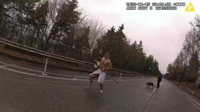 Polis kamerası anbean kaydetti! K9 köpeği, çıplak hırsızın cinsel organına doğru saldırdı