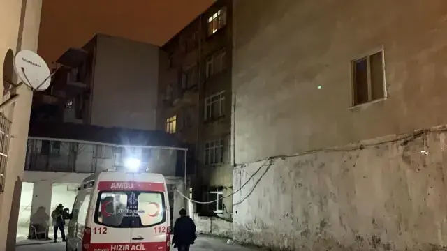 İstanbul'un göbeğinde yangın paniği! Yabancı uyruklu şahıs, husumetlisinin evini yaktı: 4 yaralı